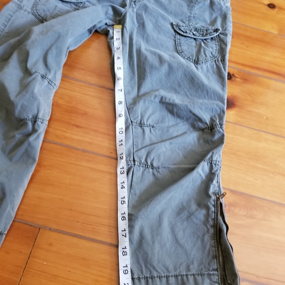 Fake and Fusion High Rise Capri Pants. Size 32M - Picture 9 of 11